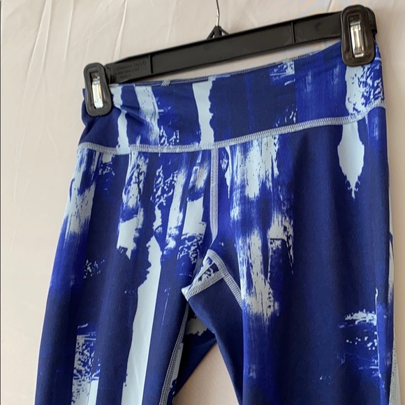 Z by Zella blue abstract leggings - Picture 2 of 3
